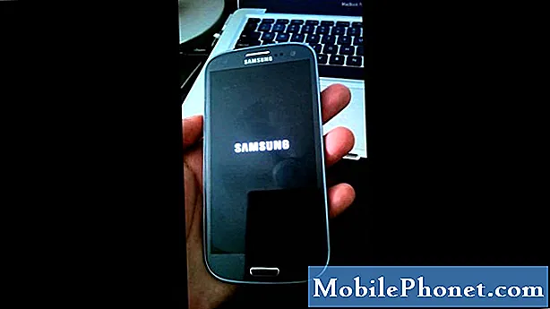 Dotykový displej Galaxy A8 nereaguje po páde zariadenia do vody
