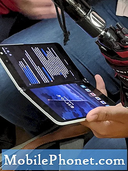 Microsofti kokkupandav Surface Duo Androidiga, mis on looduses märgatud