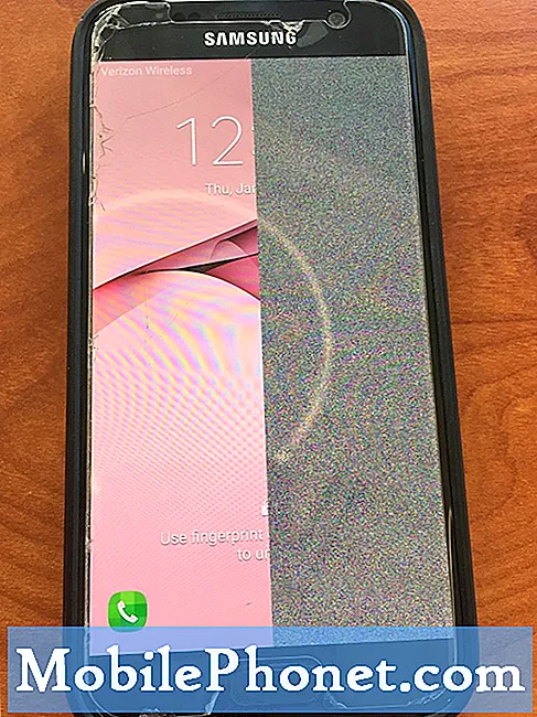 „Samsung Galaxy S7“ pusė ekrano yra balta