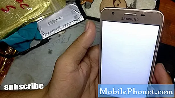 O desligamento e reinicialização do Samsung Galaxy J5 foi resolvido aleatoriamente