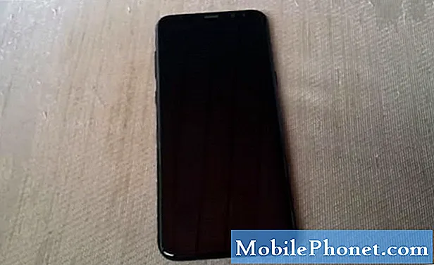 Kaj storiti, če je na vašem novem Samsung Galaxy S8 Plus črni zaslon o vodi za odpravljanje težav