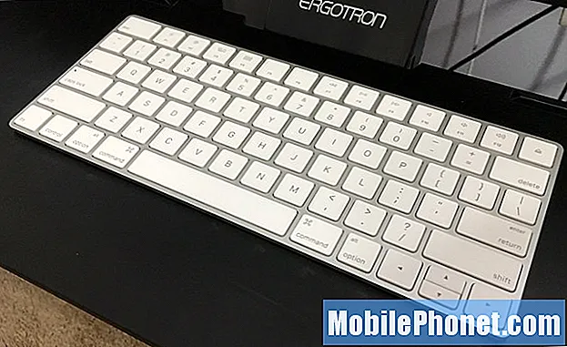 Kodėl neturėtumėte nusipirkti naujos „Apple“ klaviatūros