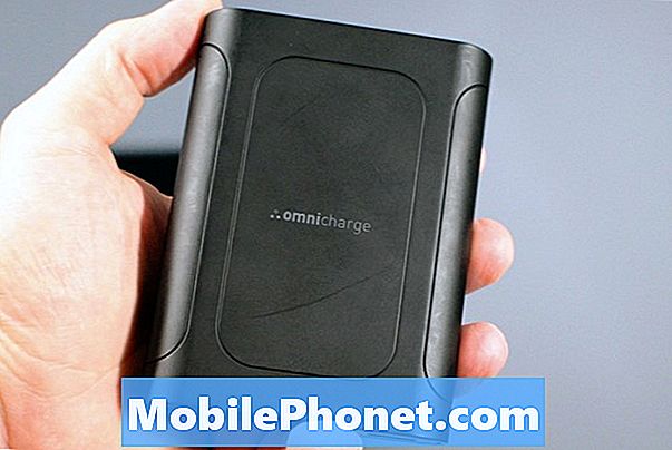 ओमनी मोबाइल 12,800 एमएएच की समीक्षा: एक 15 a मैकबुक प्रो + वायरलेस चार्जिंग तक चार्ज