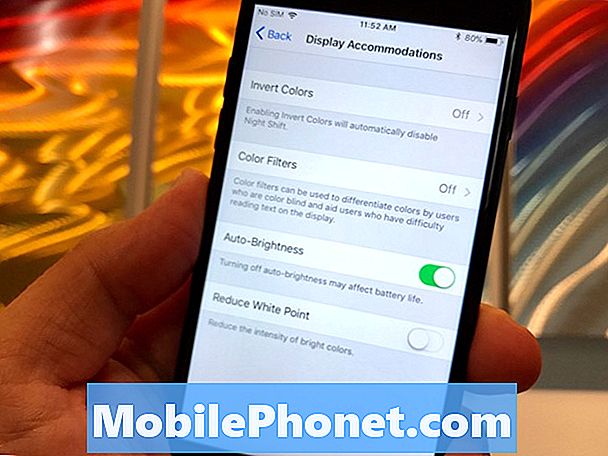 Hoe u uw iPhone Auto Brightness Off in iOS 11 uitschakelt