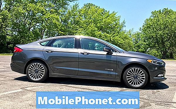 Ford Fusion Hybrid Review 2017