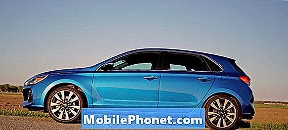 Đánh giá xe thể thao Hyundai Elantra GT 2018