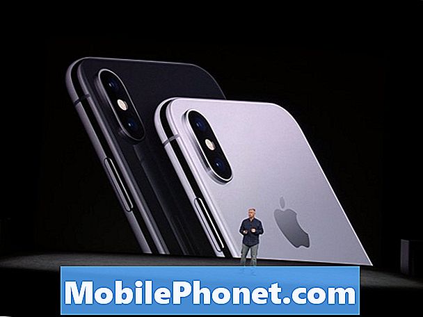„iPhone“ prekiaujama „iPhone“ ir „iPhone X“ išleidimu